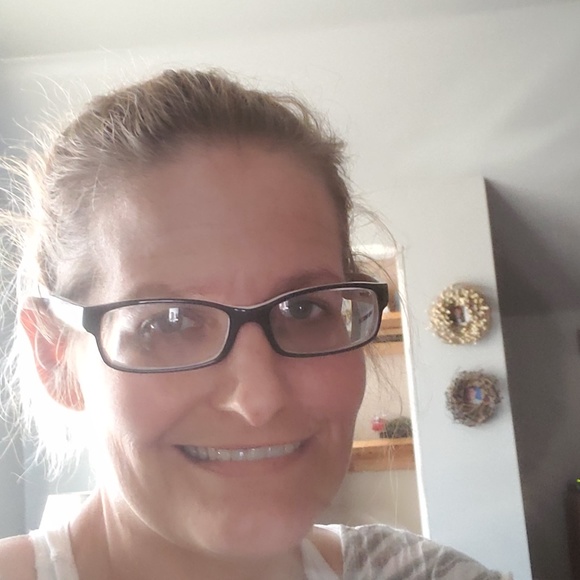 Meet your Posher, Beth - Picture 2 of 4